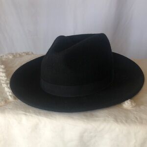 TART black 100% Wool Women’s western style hat.m with Black ribbon. One size.